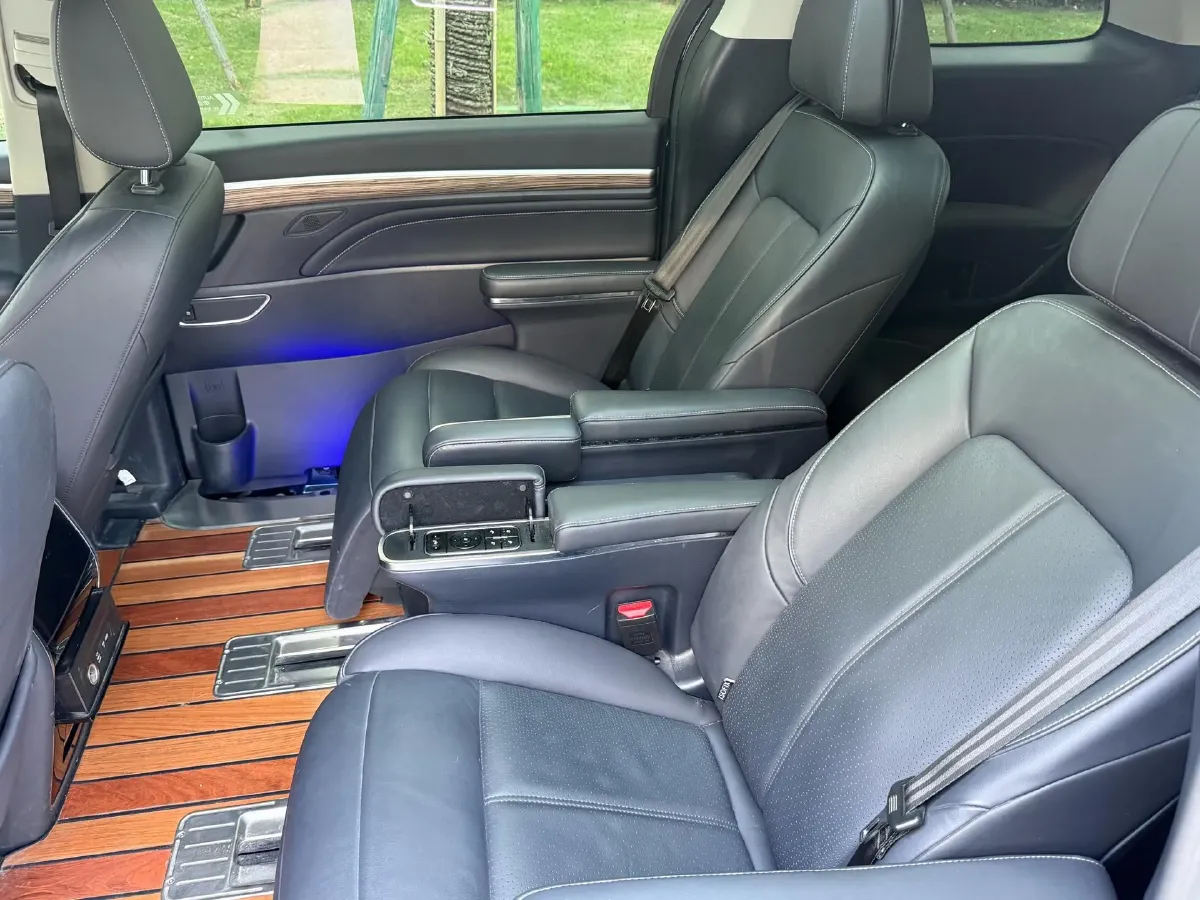 2021 GAC Trumpchi M8 2.0T 252HP L4 8AT,autocango,china used car exporter,china ev exporter,chinese used car exporter,chinese used ev exporter