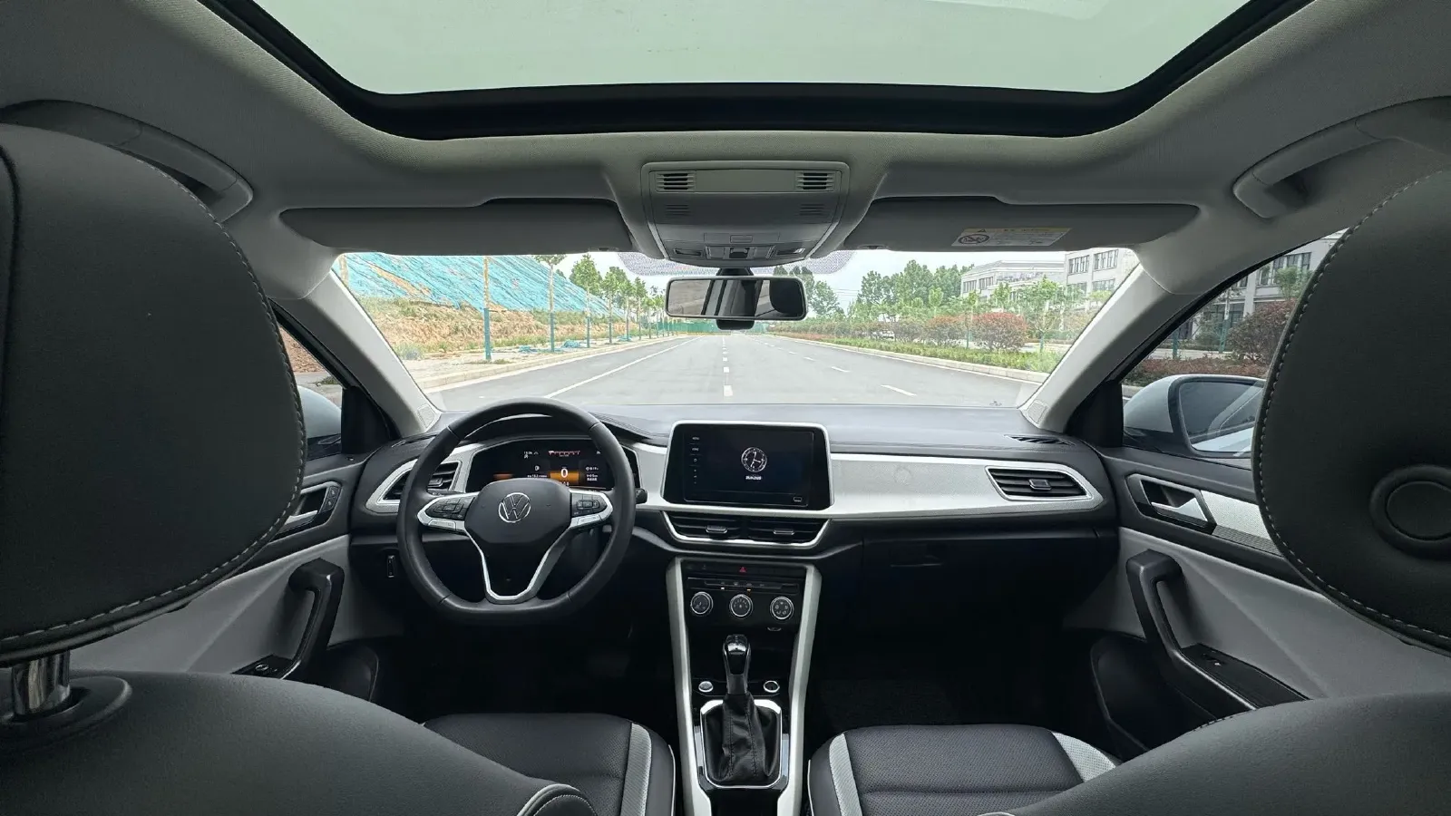 2023 Volkswagen T-Roc 1.4T 150HP L4 7DCT,autocango,china used car exporter,china ev exporter,chinese used car exporter,chinese used ev exporter