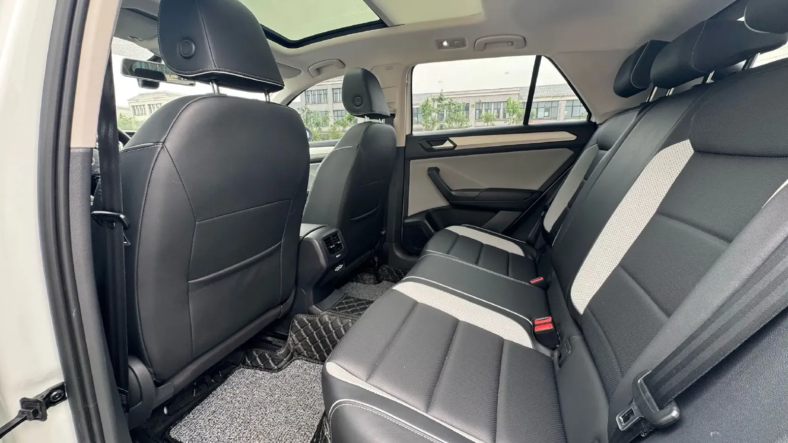 2023 Volkswagen T-Roc 1.4T 150HP L4 7DCT,autocango,china used car exporter,china ev exporter,chinese used car exporter,chinese used ev exporter