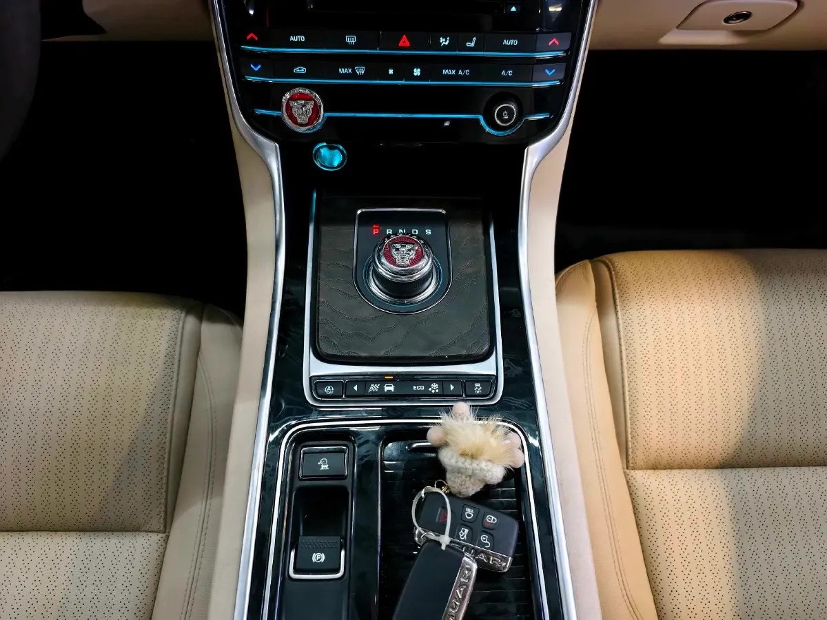 2018 Mercedes-Benz E Class 2.0T 184HP L4 9AT,autocango,china used car exporter,china ev exporter,chinese used car exporter,chinese used ev exporter