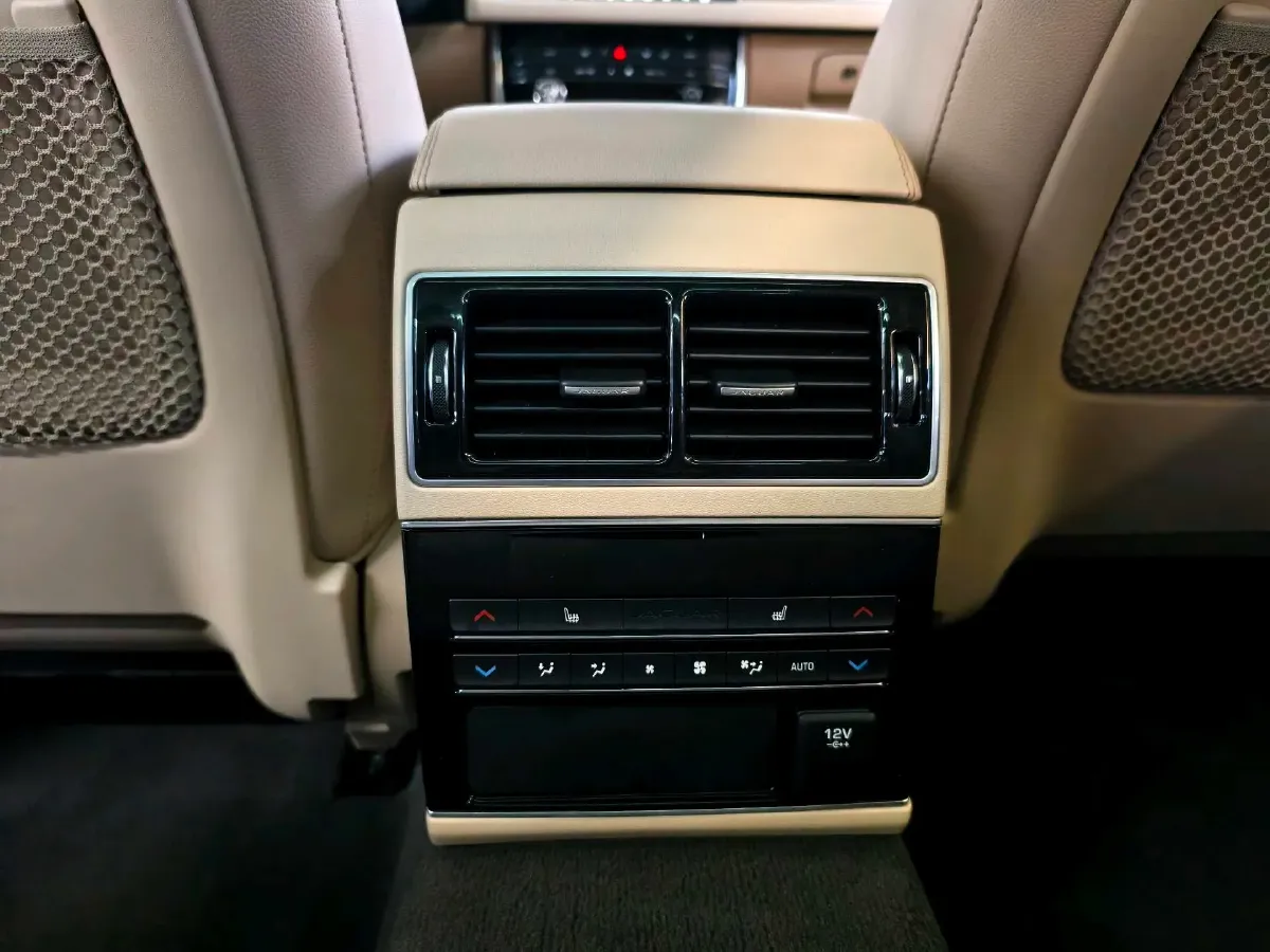 2018 Mercedes-Benz E Class 2.0T 184HP L4 9AT,autocango,china used car exporter,china ev exporter,chinese used car exporter,chinese used ev exporter