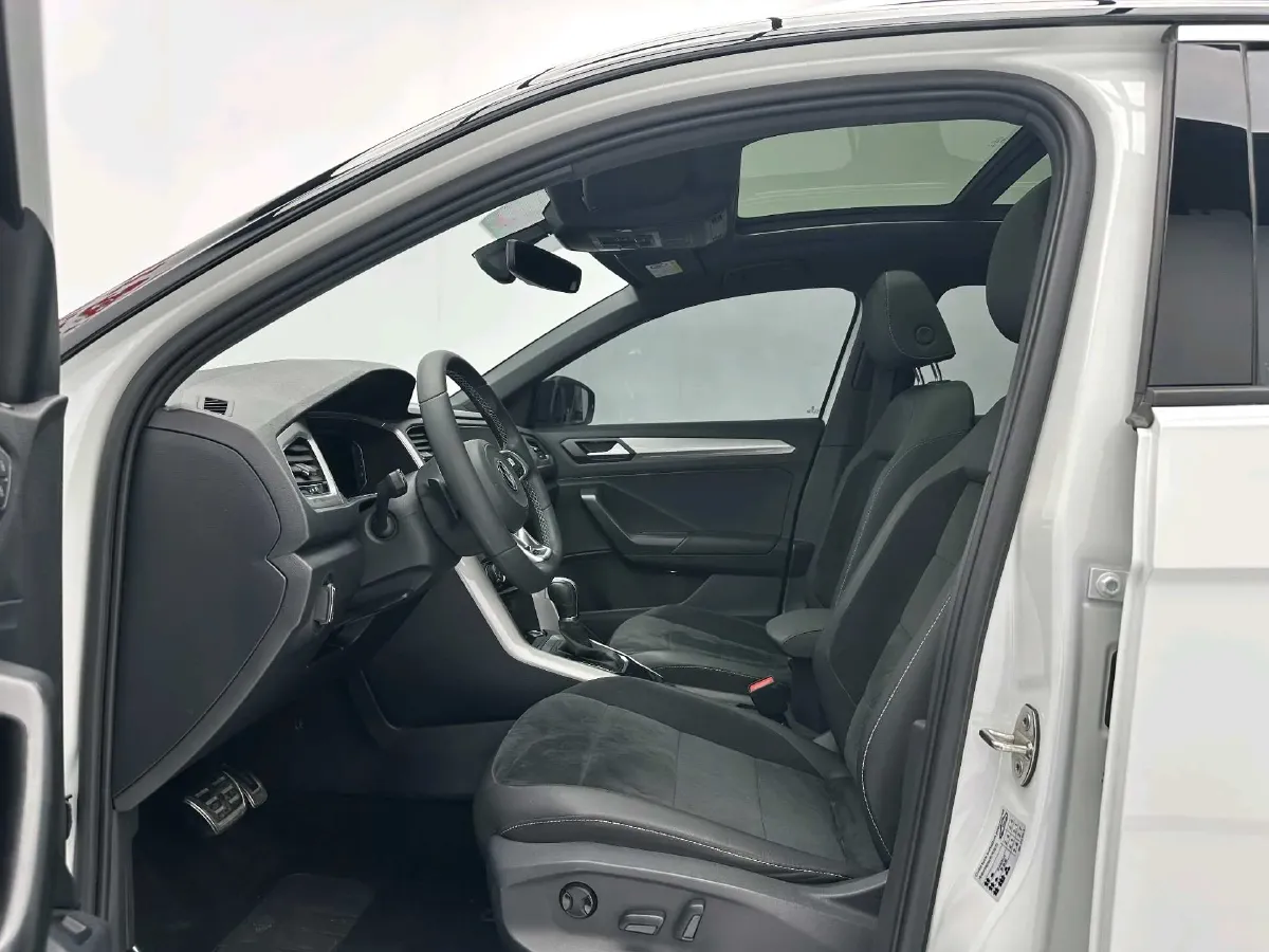 2022 Volkswagen T-Roc 1.4T 150HP L4 7DCT,autocango,china used car exporter,china ev exporter,chinese used car exporter,chinese used ev exporter