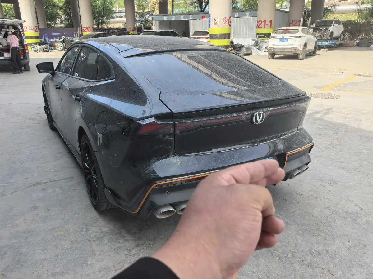 2022 ChangAn UNI-V 1.5T 188HP L4 7DCT,autocango,china used car exporter,china ev exporter,chinese used car exporter,chinese used ev exporter