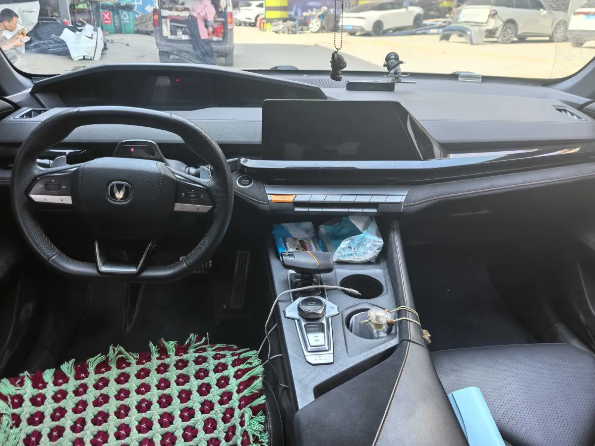 2022 ChangAn UNI-V 1.5T 188HP L4 7DCT,autocango,china used car exporter,china ev exporter,chinese used car exporter,chinese used ev exporter