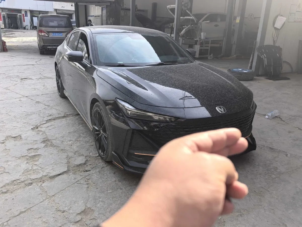 2022 ChangAn UNI-V 1.5T 188HP L4 7DCT,autocango,china used car exporter,china ev exporter,chinese used car exporter,chinese used ev exporter