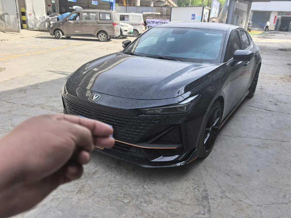 2022 ChangAn UNI-V 1.5T 188HP L4 7DCT,autocango,china used car exporter,china ev exporter,chinese used car exporter,chinese used ev exporter