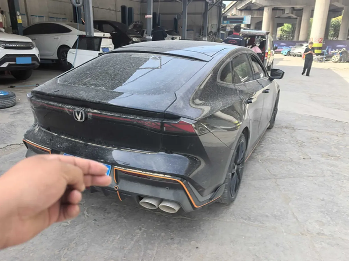 2022 ChangAn UNI-V 1.5T 188HP L4 7DCT,autocango,china used car exporter,china ev exporter,chinese used car exporter,chinese used ev exporter
