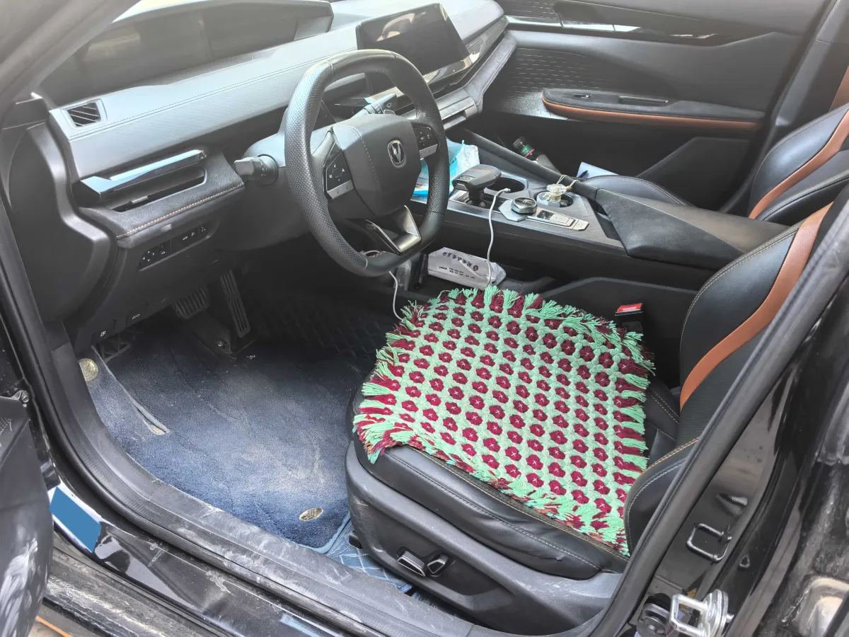 2022 ChangAn UNI-V 1.5T 188HP L4 7DCT,autocango,china used car exporter,china ev exporter,chinese used car exporter,chinese used ev exporter