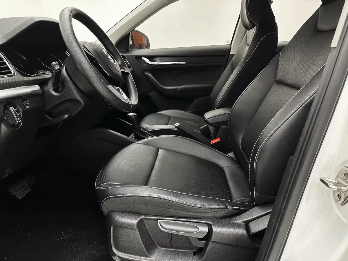 2022 Skoda Kamiq 1.5L 112HP L4 6AT,autocango,china used car exporter,china ev exporter,chinese used car exporter,chinese used ev exporter