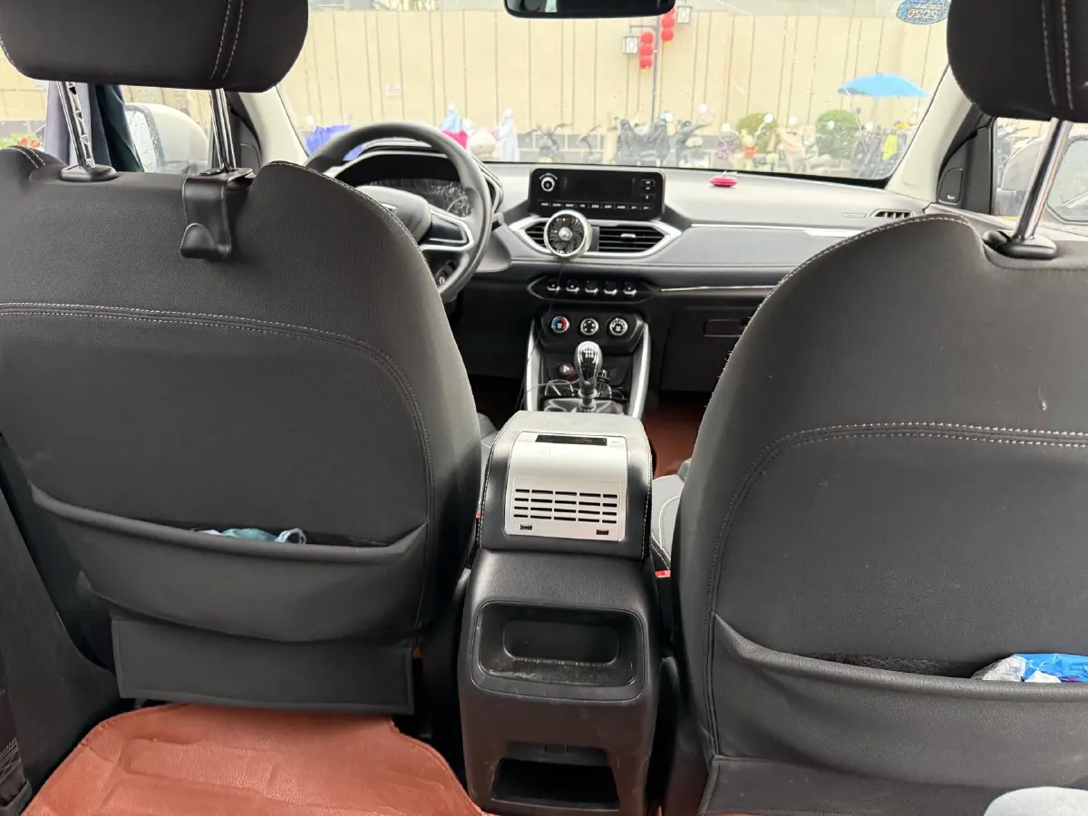 2018 BaoJun 530 1.5T 150HP L4 6MT,autocango,china used car exporter,china ev exporter,chinese used car exporter,chinese used ev exporter