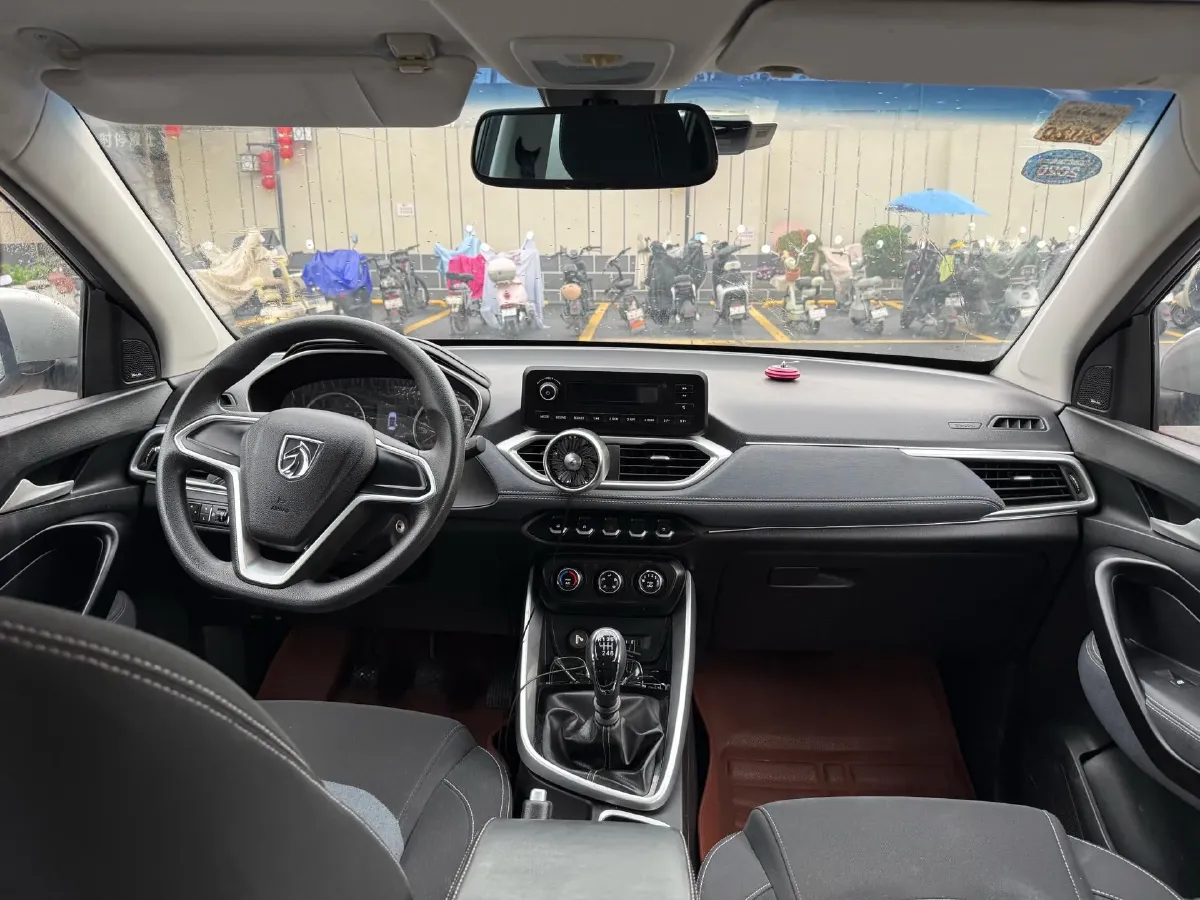 2018 BaoJun 530 1.5T 150HP L4 6MT,autocango,china used car exporter,china ev exporter,chinese used car exporter,chinese used ev exporter