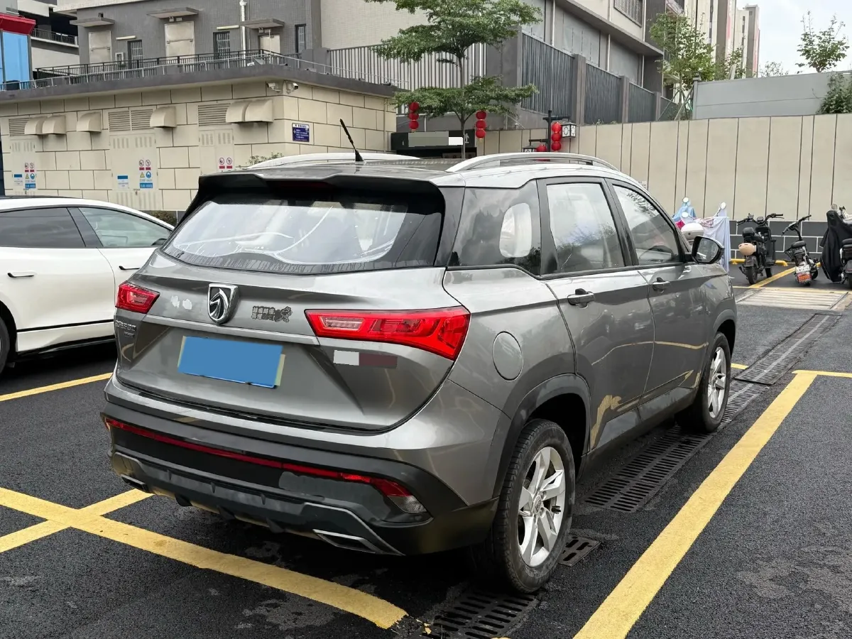 2018 BaoJun 530 1.5T 150HP L4 6MT,autocango,china used car exporter,china ev exporter,chinese used car exporter,chinese used ev exporter