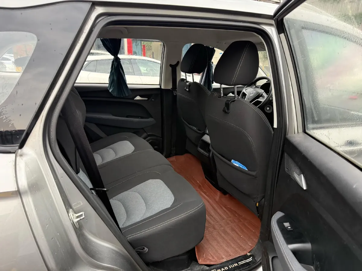 2018 BaoJun 530 1.5T 150HP L4 6MT,autocango,china used car exporter,china ev exporter,chinese used car exporter,chinese used ev exporter