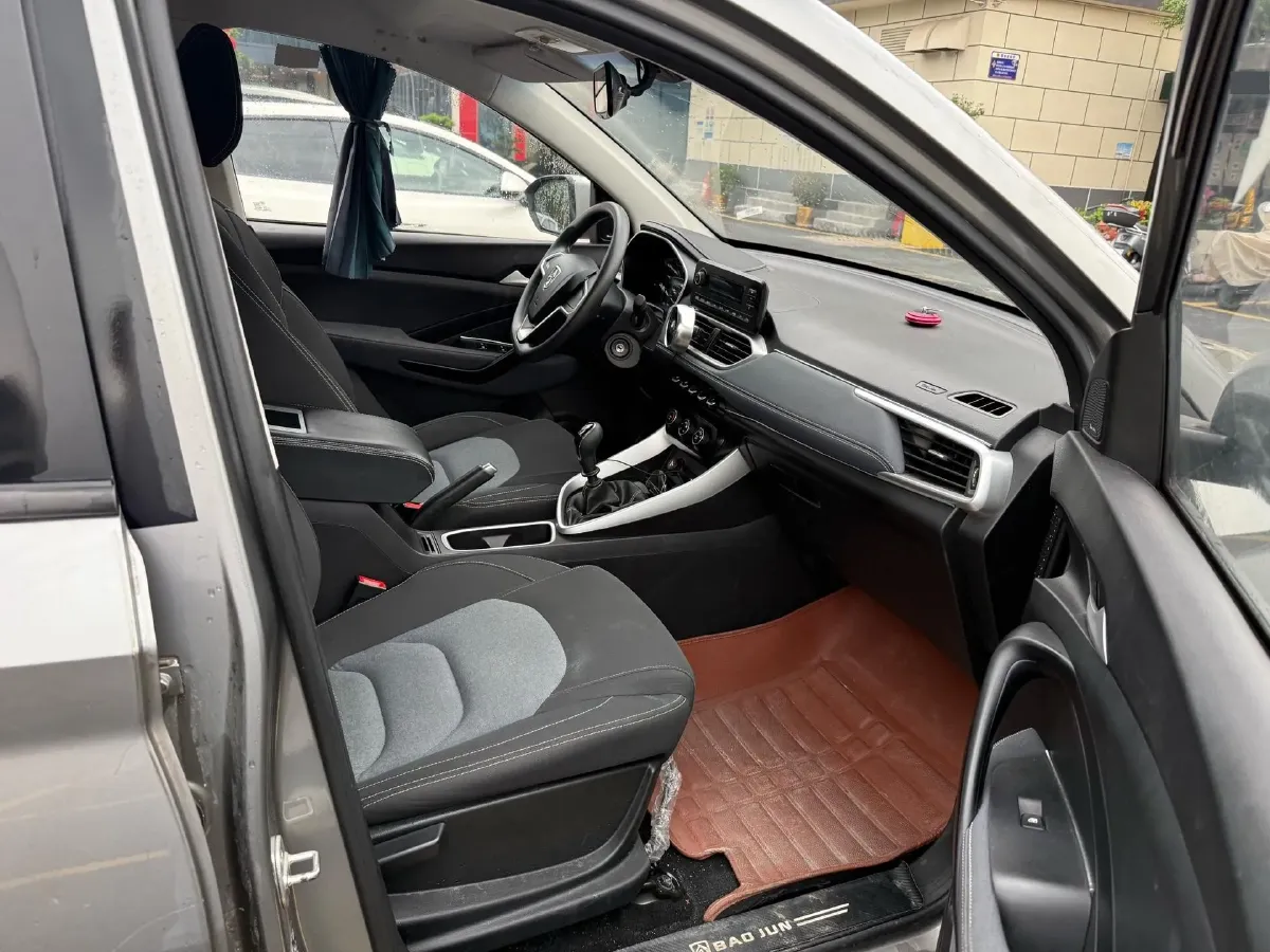 2018 BaoJun 530 1.5T 150HP L4 6MT,autocango,china used car exporter,china ev exporter,chinese used car exporter,chinese used ev exporter