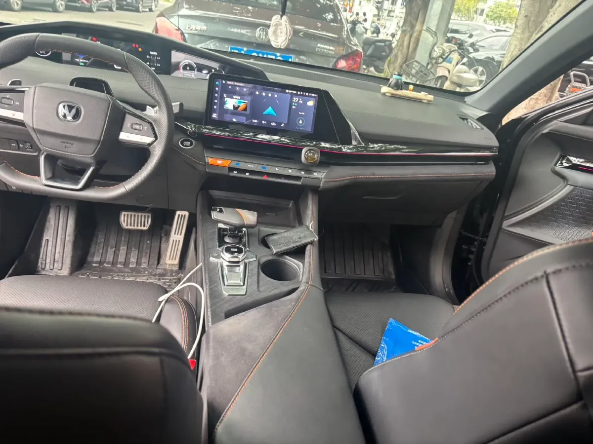 2022 ChangAn UNI-V 1.5T 188HP L4 7DCT,autocango,china used car exporter,china ev exporter,chinese used car exporter,chinese used ev exporter