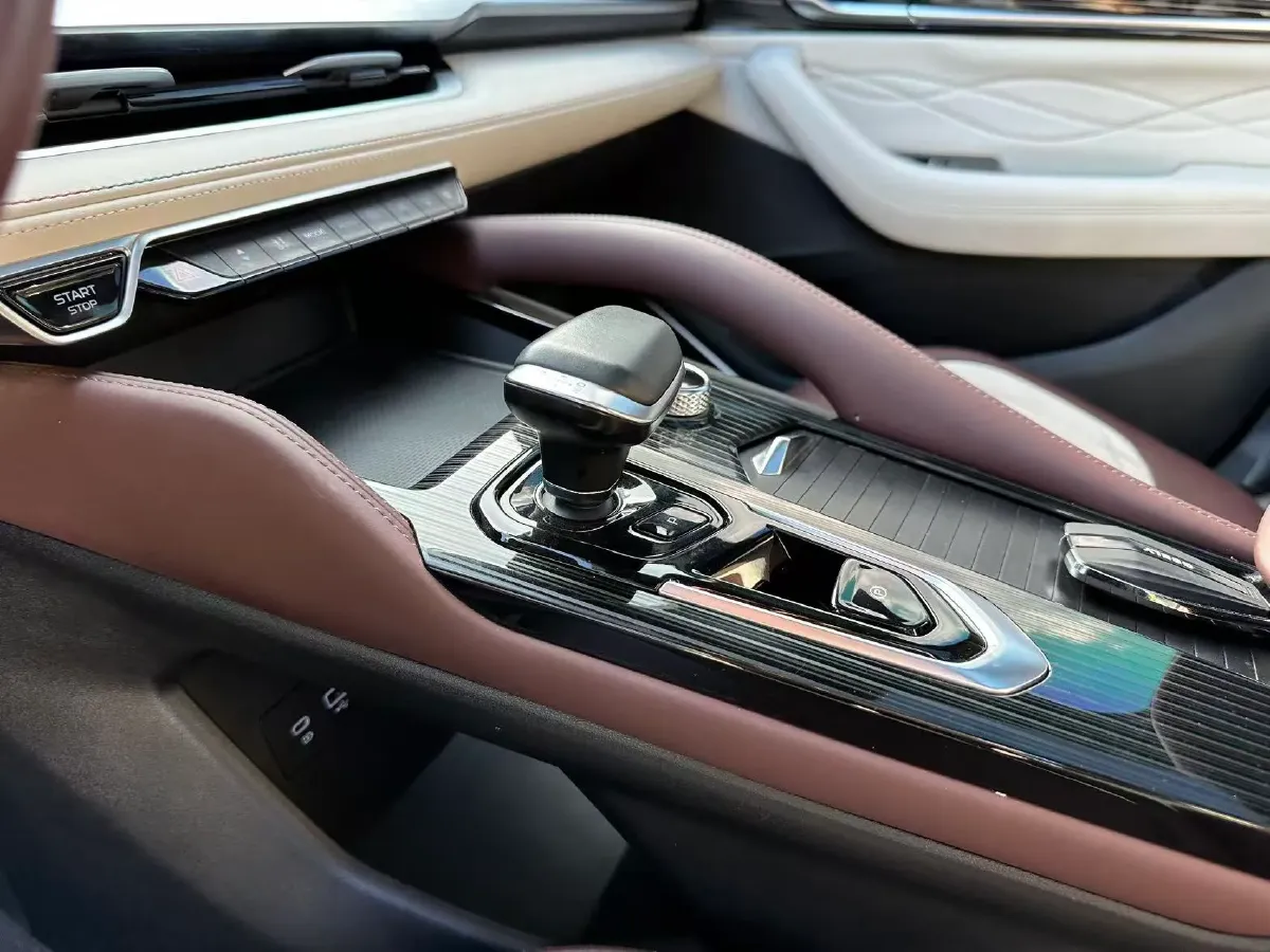 2021 Geely Monjaro 2.0T 218HP L4 7DCT,autocango,china used car exporter,china ev exporter,chinese used car exporter,chinese used ev exporter