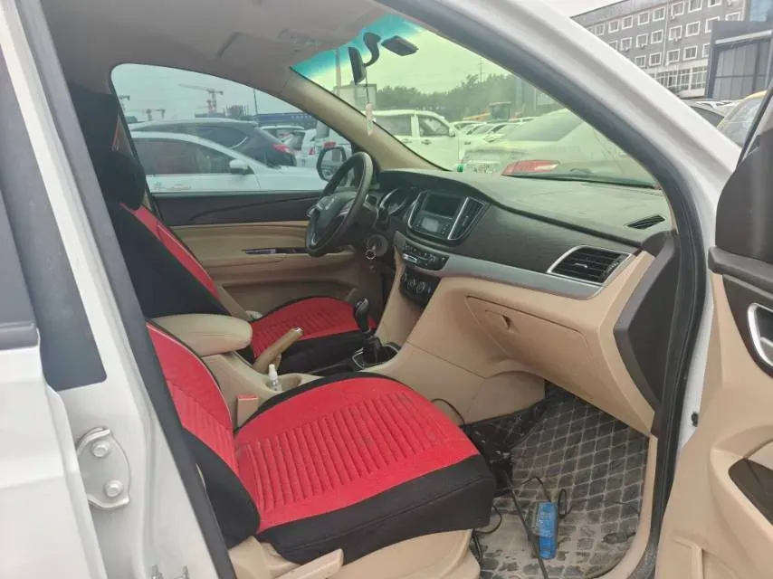 2018 BaoJun 530 1.5T 150HP L4 6MT,autocango,china used car exporter,china ev exporter,chinese used car exporter,chinese used ev exporter