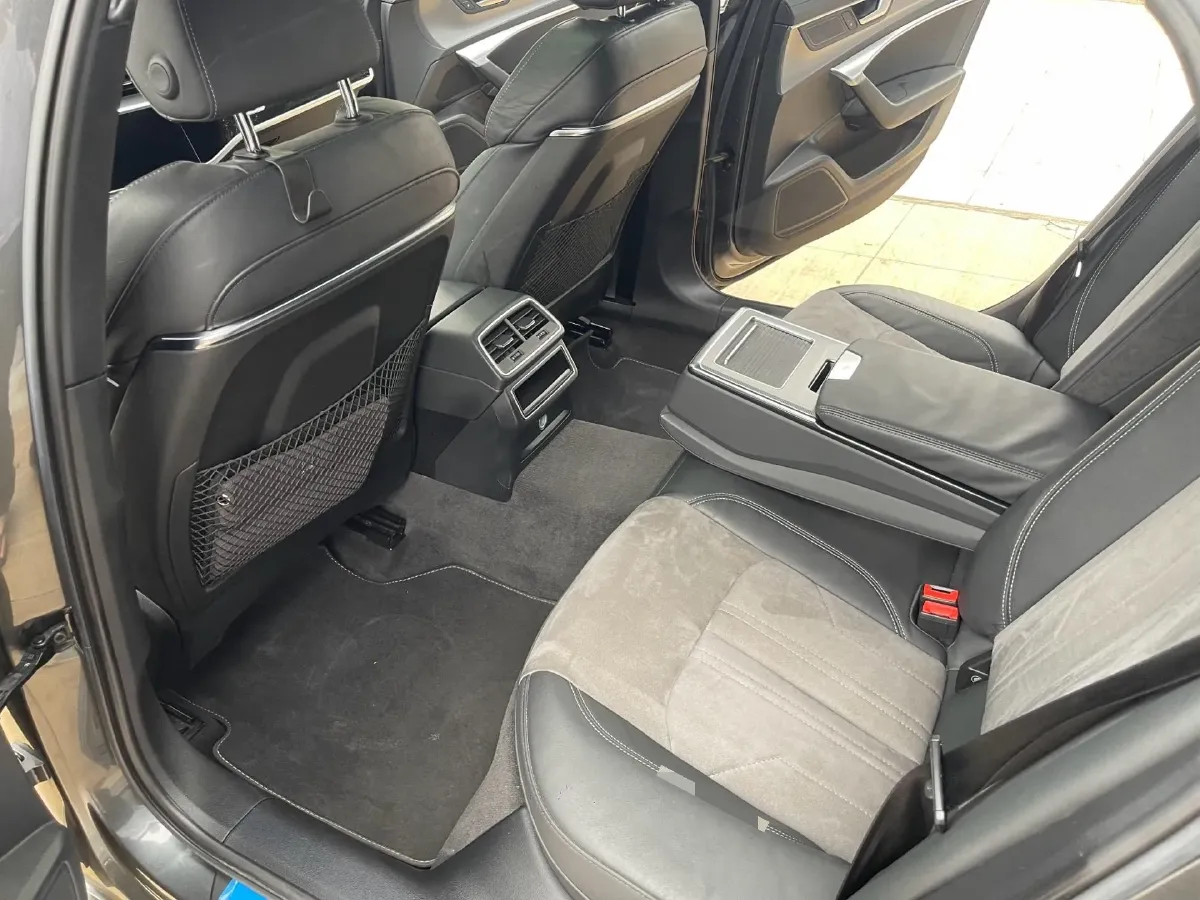 2021 Audi A6L 2.0T 190HP L4 7DCT,autocango,china used car exporter,china ev exporter,chinese used car exporter,chinese used ev exporter