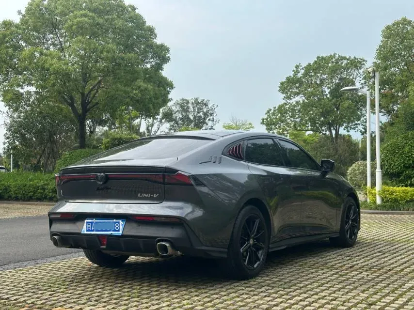 2022 ChangAn UNI-V 1.5T 188HP L4 7DCT,autocango,china used car exporter,china ev exporter,chinese used car exporter,chinese used ev exporter