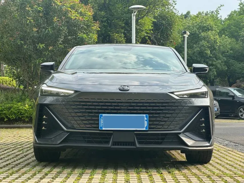 2022 ChangAn UNI-V 1.5T 188HP L4 7DCT,autocango,china used car exporter,china ev exporter,chinese used car exporter,chinese used ev exporter