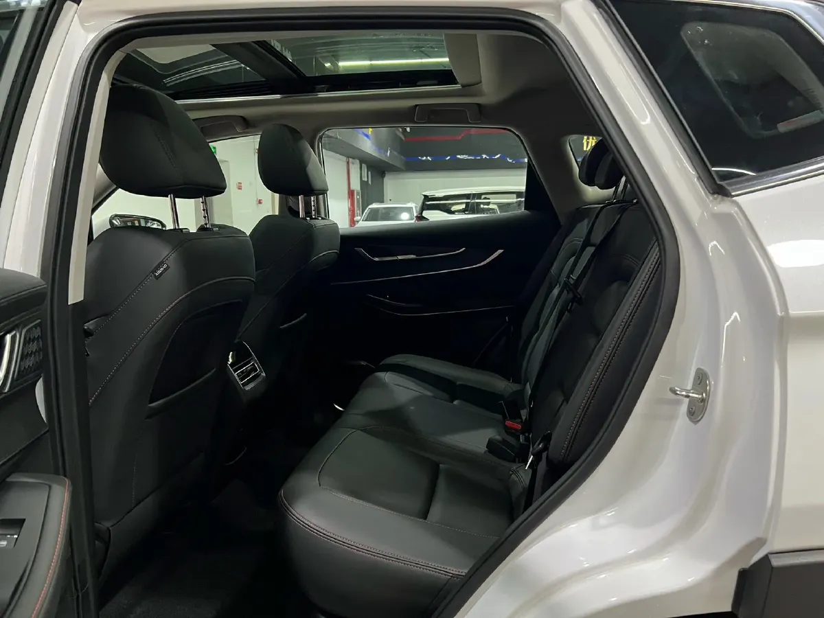 2022 ChangAn Oshan X7 Plus 1.5T 188HP L4 7DCT,autocango,china used car exporter,china ev exporter,chinese used car exporter,chinese used ev exporter