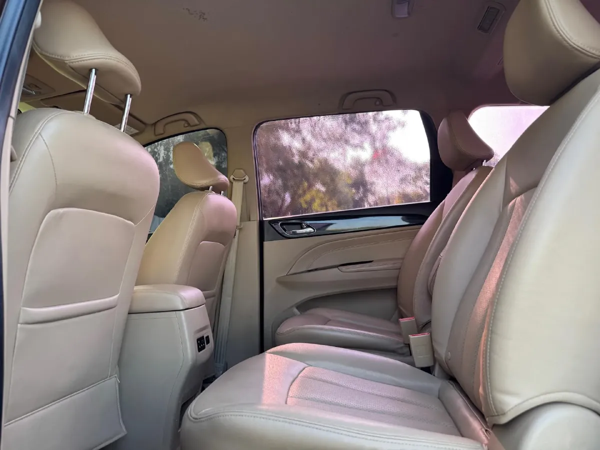 2016 BaoJun 730 1.5L 112HP L4 5MT,autocango,china used car exporter,china ev exporter,chinese used car exporter,chinese used ev exporter