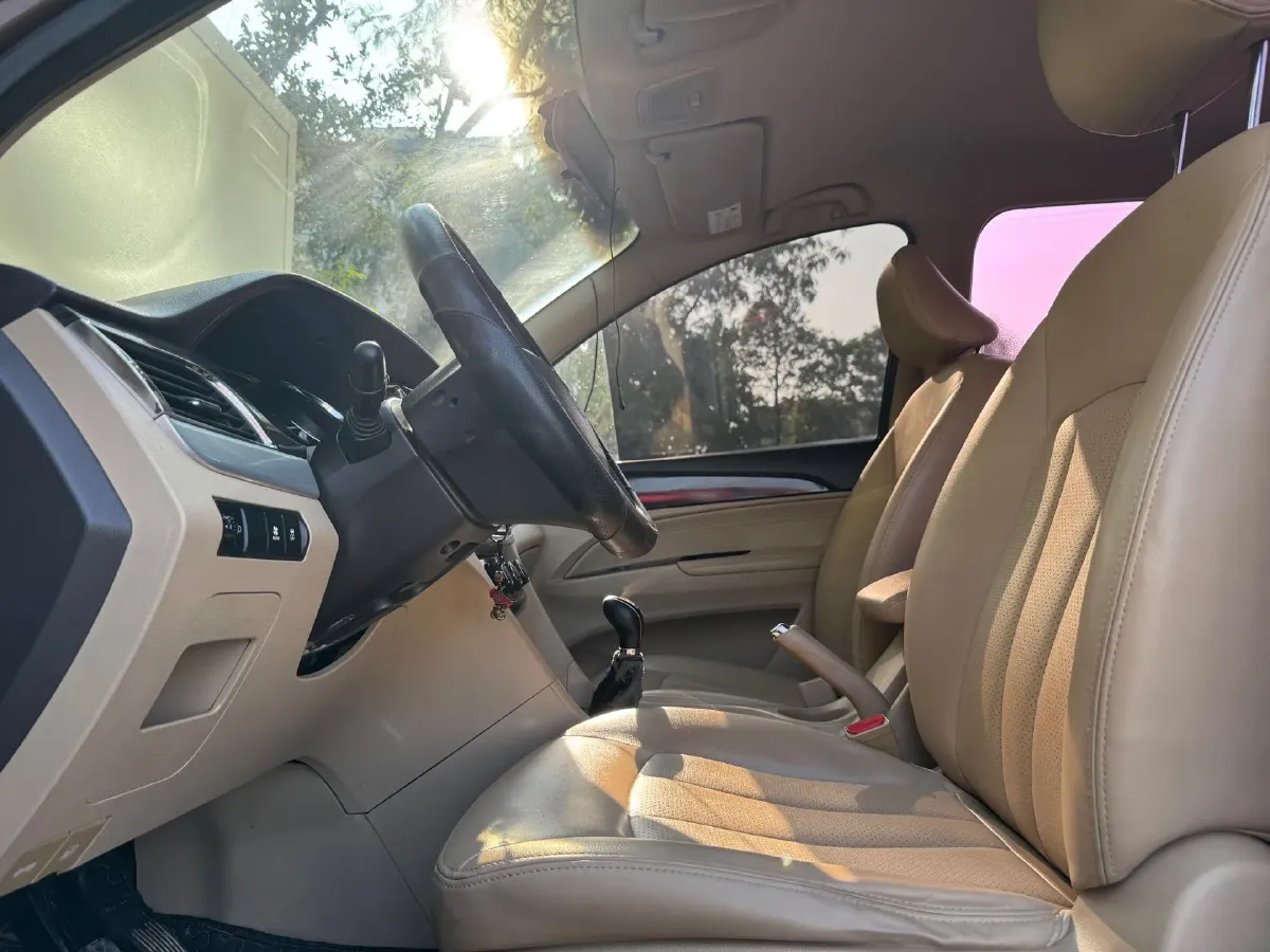 2016 BaoJun 730 1.5L 112HP L4 5MT,autocango,china used car exporter,china ev exporter,chinese used car exporter,chinese used ev exporter