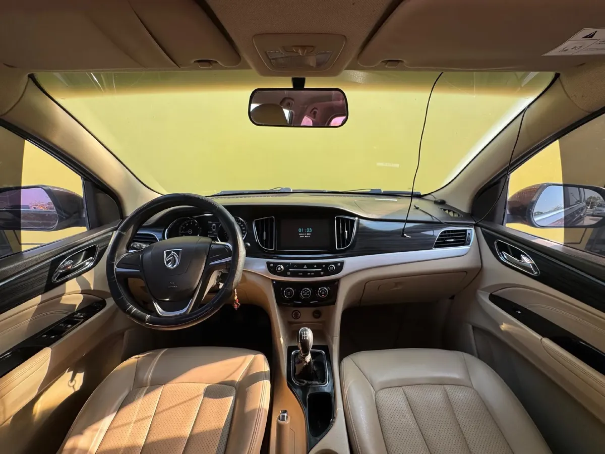 2016 BaoJun 730 1.5L 112HP L4 5MT,autocango,china used car exporter,china ev exporter,chinese used car exporter,chinese used ev exporter