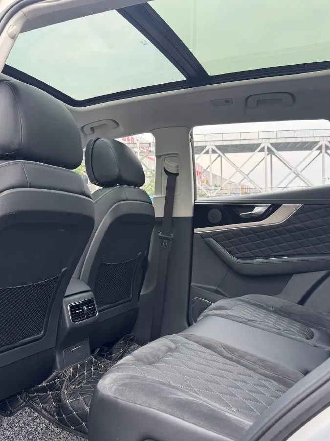 2022 HongQi HS5 2.0T 224HP L4 6AT,autocango,china used car exporter,china ev exporter,chinese used car exporter,chinese used ev exporter