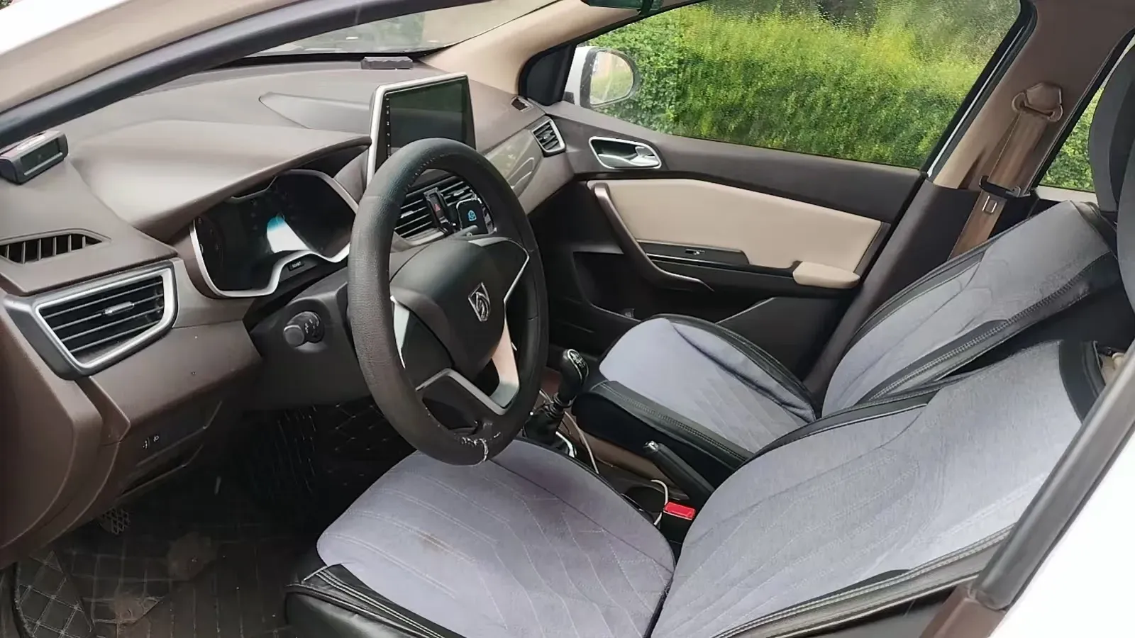 2017 BaoJun 310W 1.5L 112HP L4 6MT,autocango,china used car exporter,china ev exporter,chinese used car exporter,chinese used ev exporter