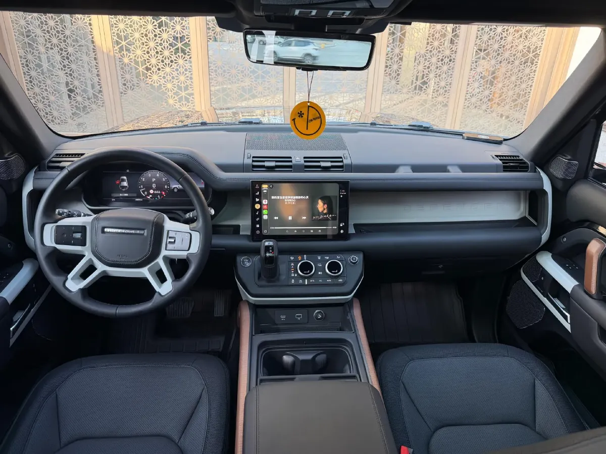 2023 Land Rover Defender 3.0T 400HP L6 8AT,autocango,china used car exporter,china ev exporter,chinese used car exporter,chinese used ev exporter