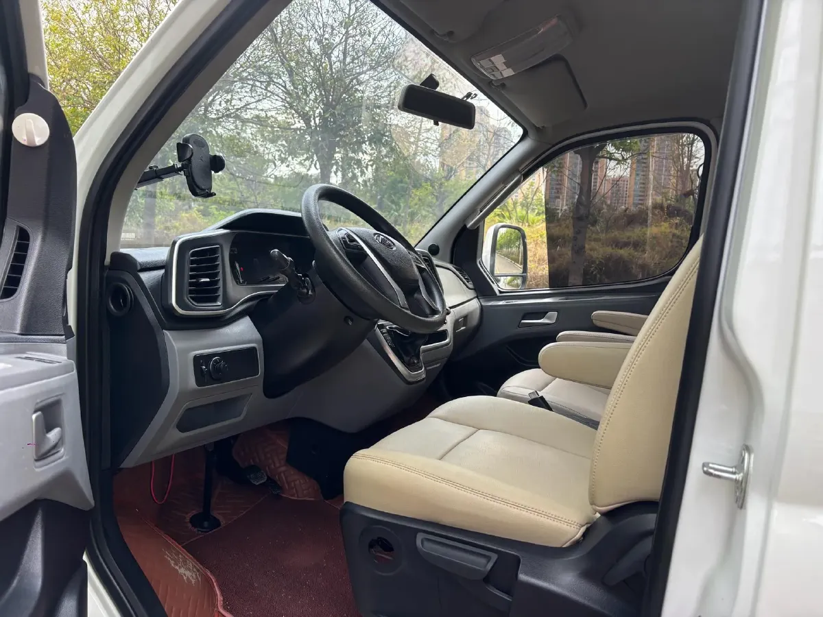 2025 MAXUS XinTu V80 2.0T 147HP L4 6MT,autocango,china used car exporter,china ev exporter,chinese used car exporter,chinese used ev exporter