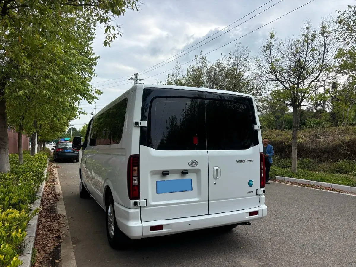 2025 MAXUS XinTu V80 2.0T 147HP L4 6MT,autocango,china used car exporter,china ev exporter,chinese used car exporter,chinese used ev exporter