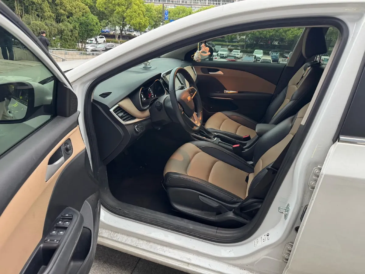 2021 Chevrolet Monza 1.5L 113HP L4 6AT,autocango,china used car exporter,china ev exporter,chinese used car exporter,chinese used ev exporter