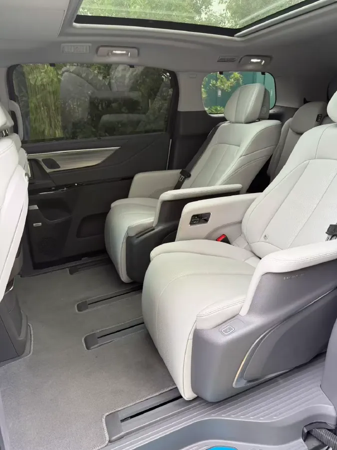 2025 Buick GL8 2.0T 237HP L4 9AT,autocango,china used car exporter,china ev exporter,chinese used car exporter,chinese used ev exporter