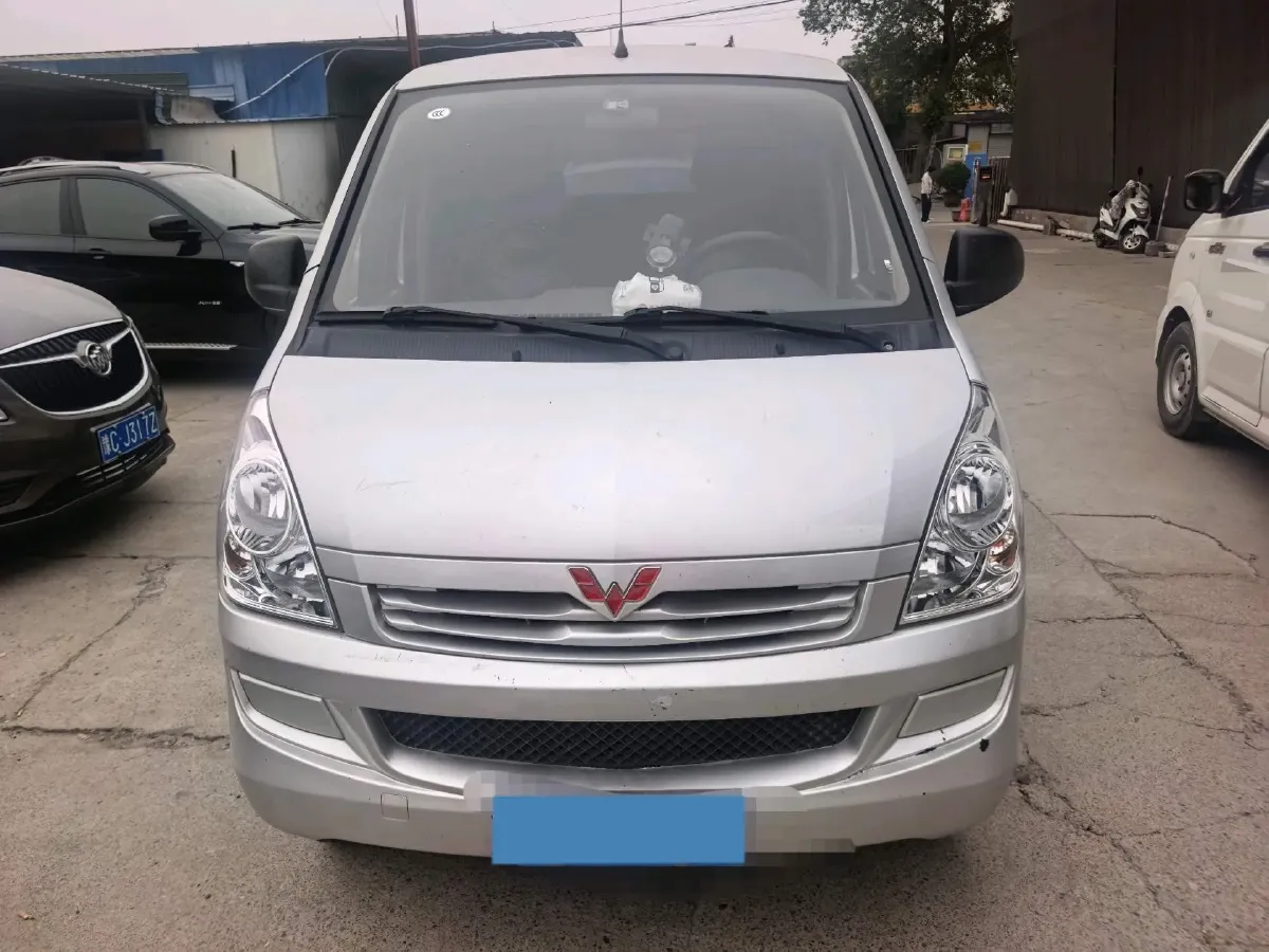 2022 WuLing RongGuang S 1.2L 76HP L4 5MT,autocango,china used car exporter,china ev exporter,chinese used car exporter,chinese used ev exporter