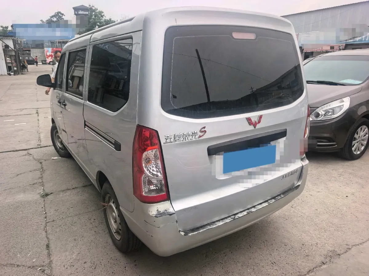 2022 WuLing RongGuang S 1.2L 76HP L4 5MT,autocango,china used car exporter,china ev exporter,chinese used car exporter,chinese used ev exporter