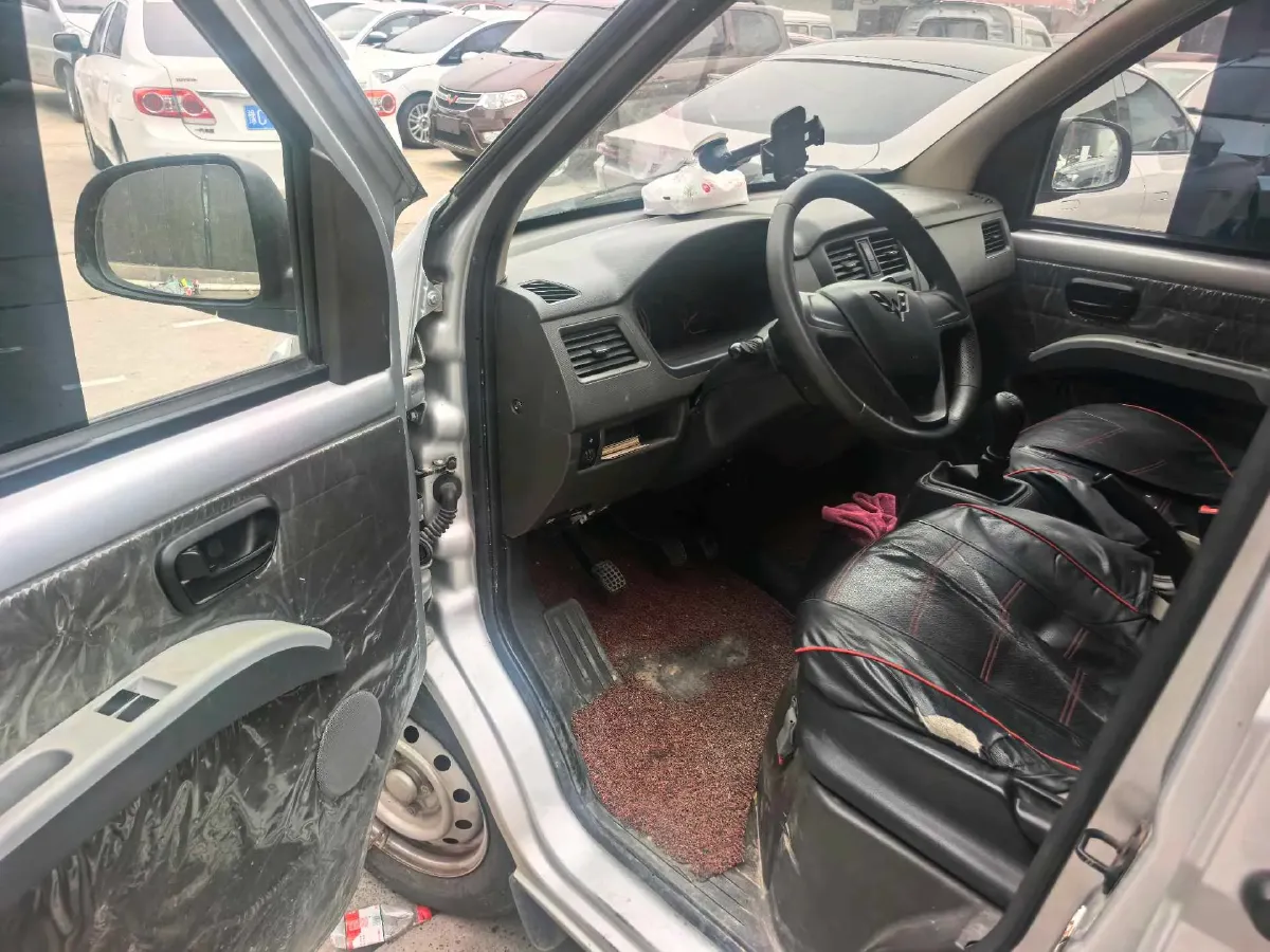 2022 WuLing RongGuang S 1.2L 76HP L4 5MT,autocango,china used car exporter,china ev exporter,chinese used car exporter,chinese used ev exporter