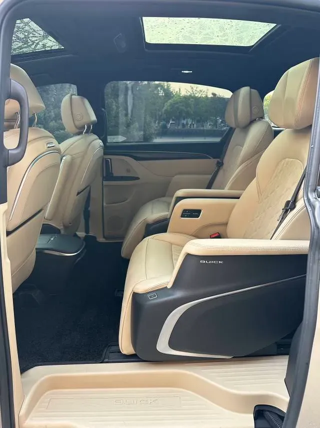 2022 Buick GL8 2.0T 237HP L4 9AT,autocango,china used car exporter,china ev exporter,chinese used car exporter,chinese used ev exporter