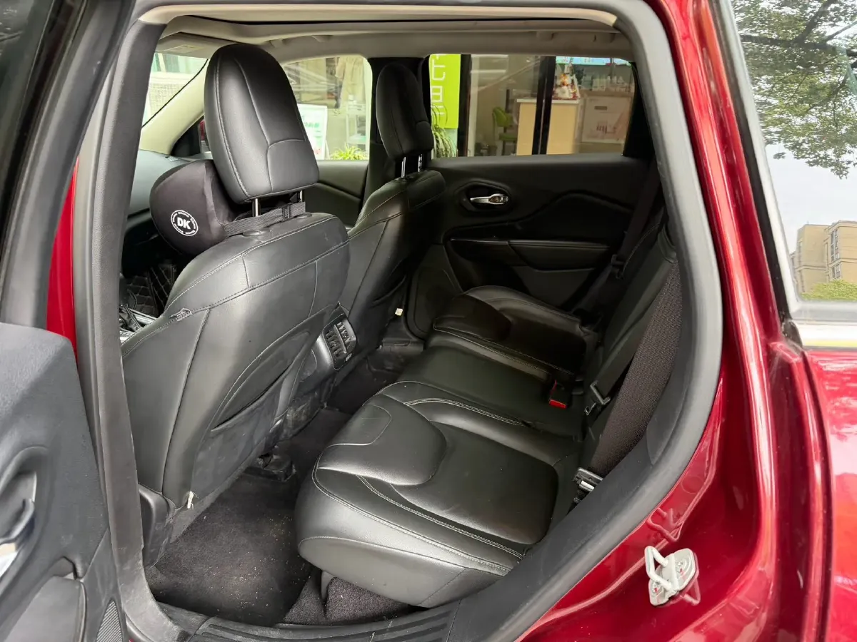 2017 Jeep Cherokee 2.0L 155HP L4 9AT,autocango,china used car exporter,china ev exporter,chinese used car exporter,chinese used ev exporter