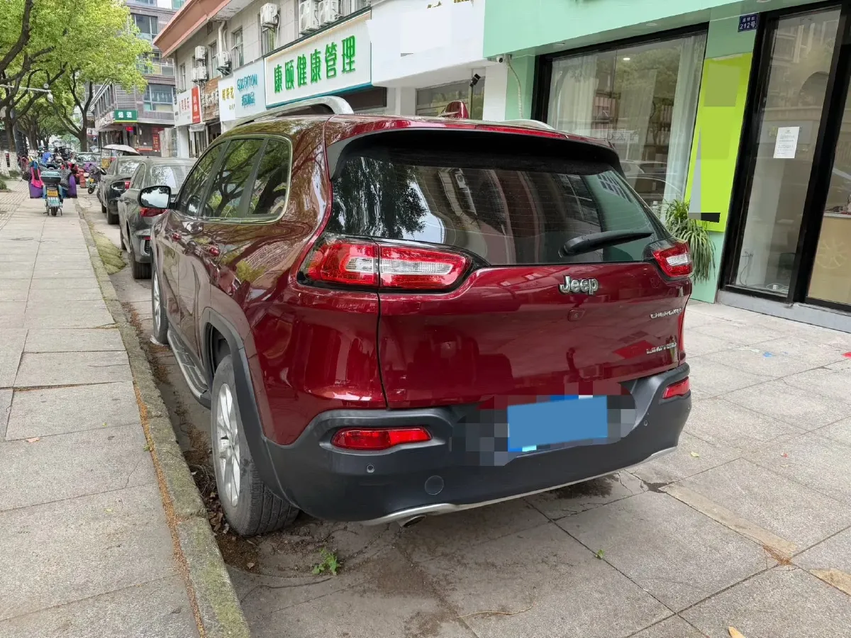 2017 Jeep Cherokee 2.0L 155HP L4 9AT,autocango,china used car exporter,china ev exporter,chinese used car exporter,chinese used ev exporter