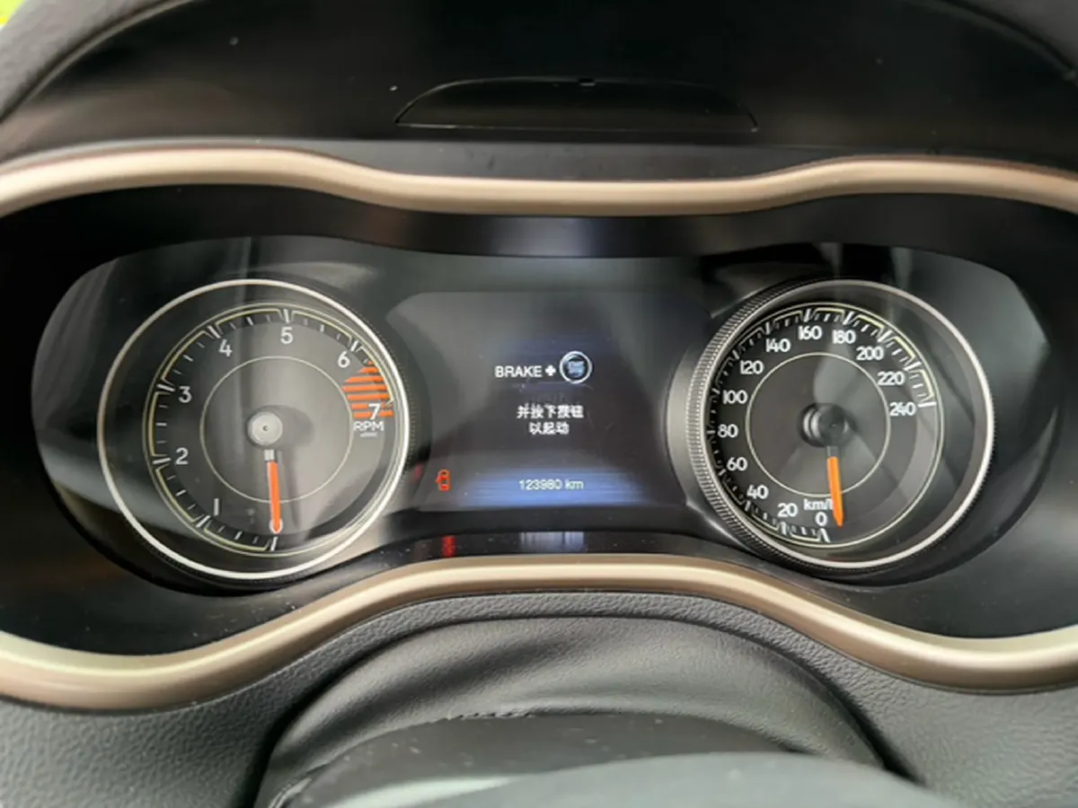 2017 Jeep Cherokee 2.0L 155HP L4 9AT,autocango,china used car exporter,china ev exporter,chinese used car exporter,chinese used ev exporter