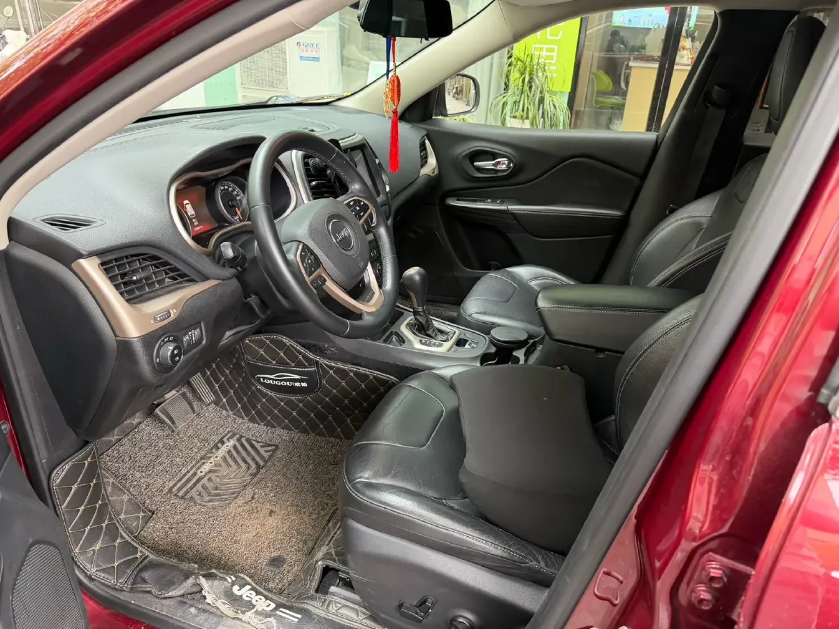 2017 Jeep Cherokee 2.0L 155HP L4 9AT,autocango,china used car exporter,china ev exporter,chinese used car exporter,chinese used ev exporter