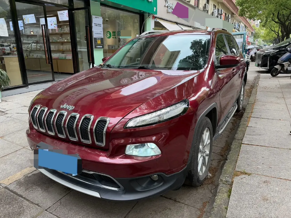 2017 Jeep Cherokee 2.0L 155HP L4 9AT,autocango,china used car exporter,china ev exporter,chinese used car exporter,chinese used ev exporter