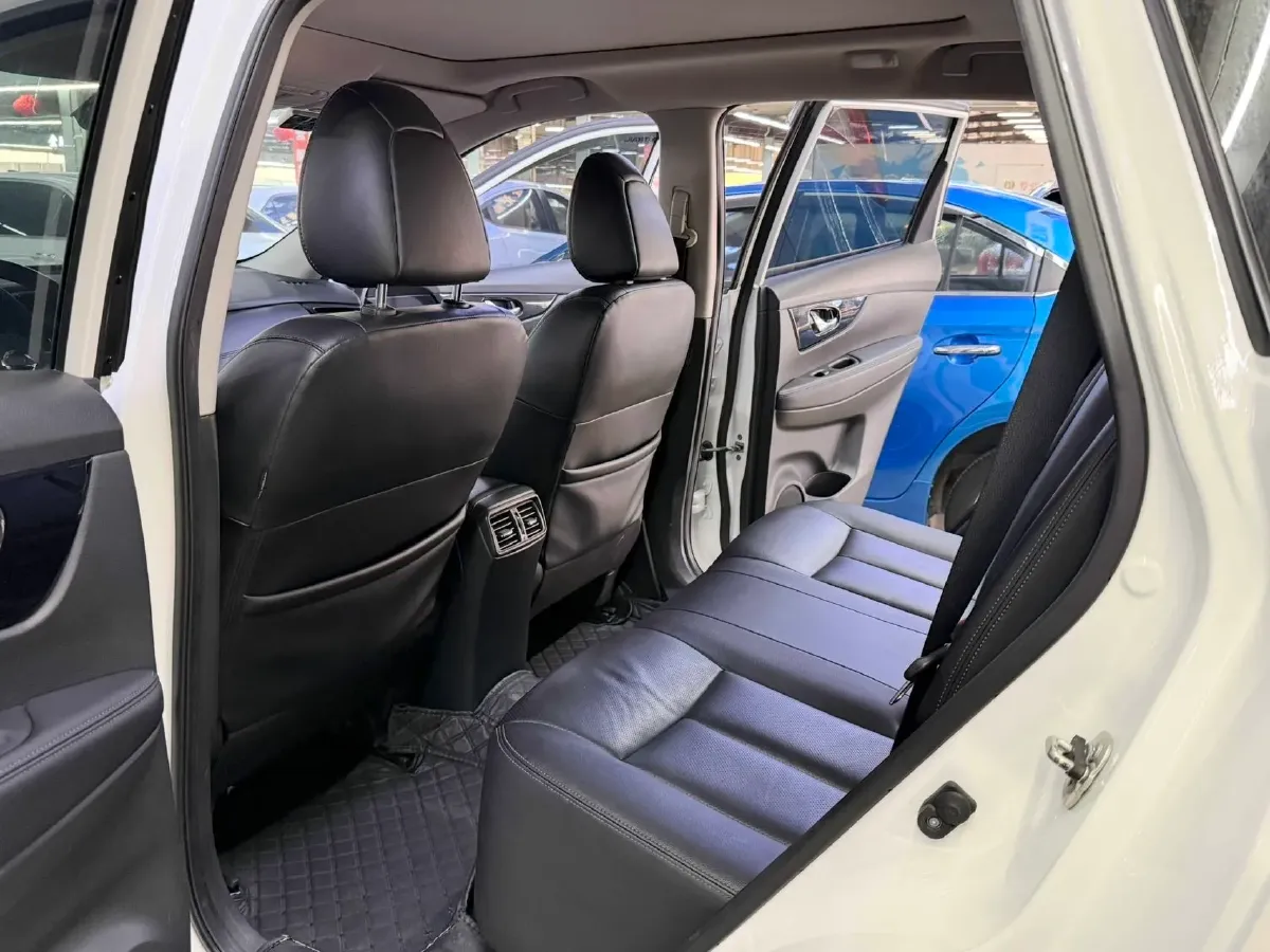 2021 Nissan X-Trail 2.0L 151HP L4 CVT,autocango,china used car exporter,china ev exporter,chinese used car exporter,chinese used ev exporter