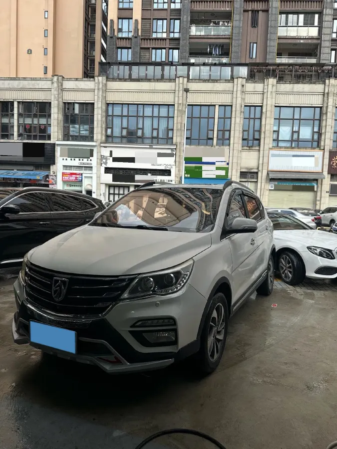 2017 BaoJun 560 1.5T 150HP L4 6DCT,autocango,china used car exporter,china ev exporter,chinese used car exporter,chinese used ev exporter