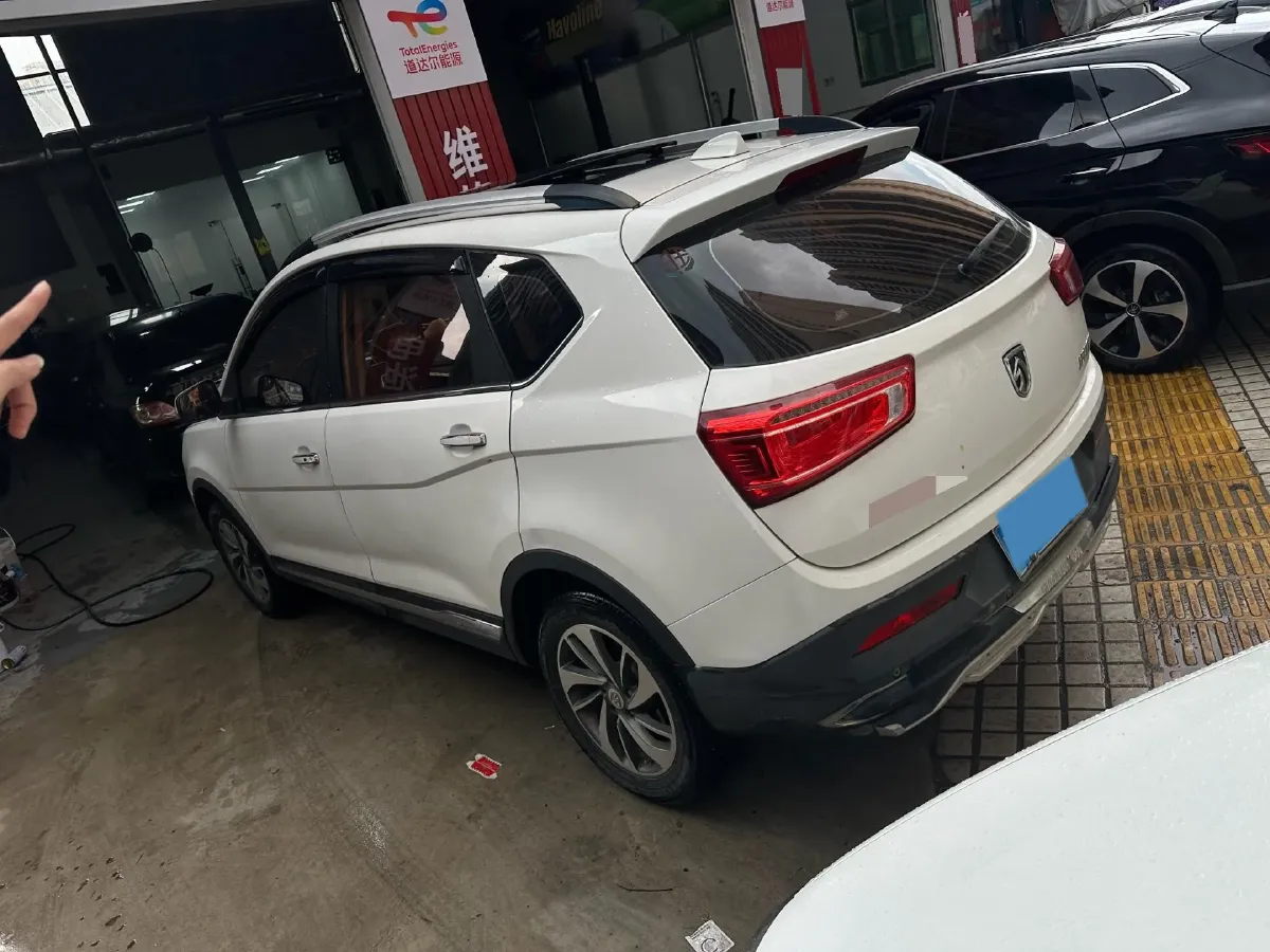 2017 BaoJun 560 1.5T 150HP L4 6DCT,autocango,china used car exporter,china ev exporter,chinese used car exporter,chinese used ev exporter