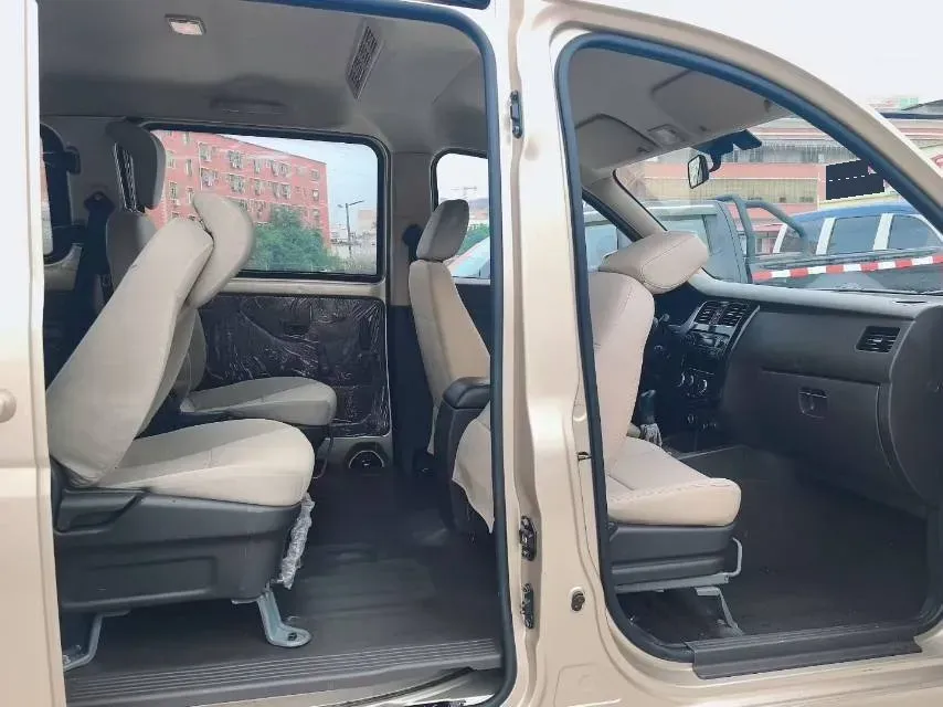 2018 WuLing RongGuang V 1.5L 112HP L4 5MT,autocango,china used car exporter,china ev exporter,chinese used car exporter,chinese used ev exporter