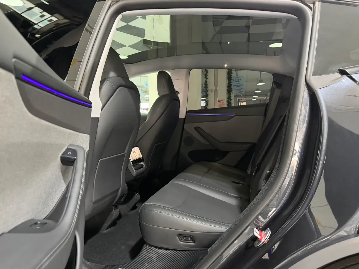2025 Tesla Model Y BEV 62.5KWH,autocango,china used car exporter,china ev exporter,chinese used car exporter,chinese used ev exporter