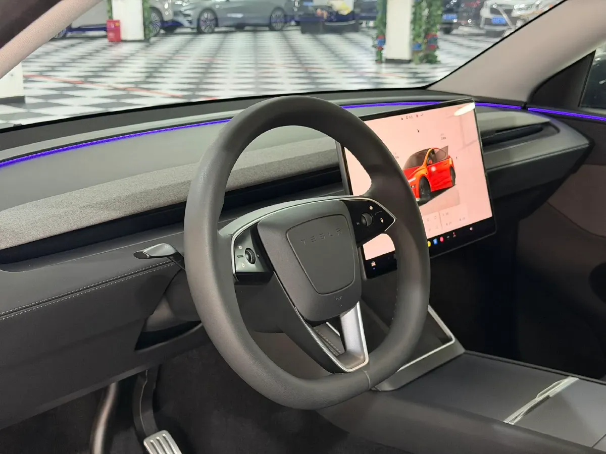 2025 Tesla Model Y BEV 62.5KWH,autocango,china used car exporter,china ev exporter,chinese used car exporter,chinese used ev exporter